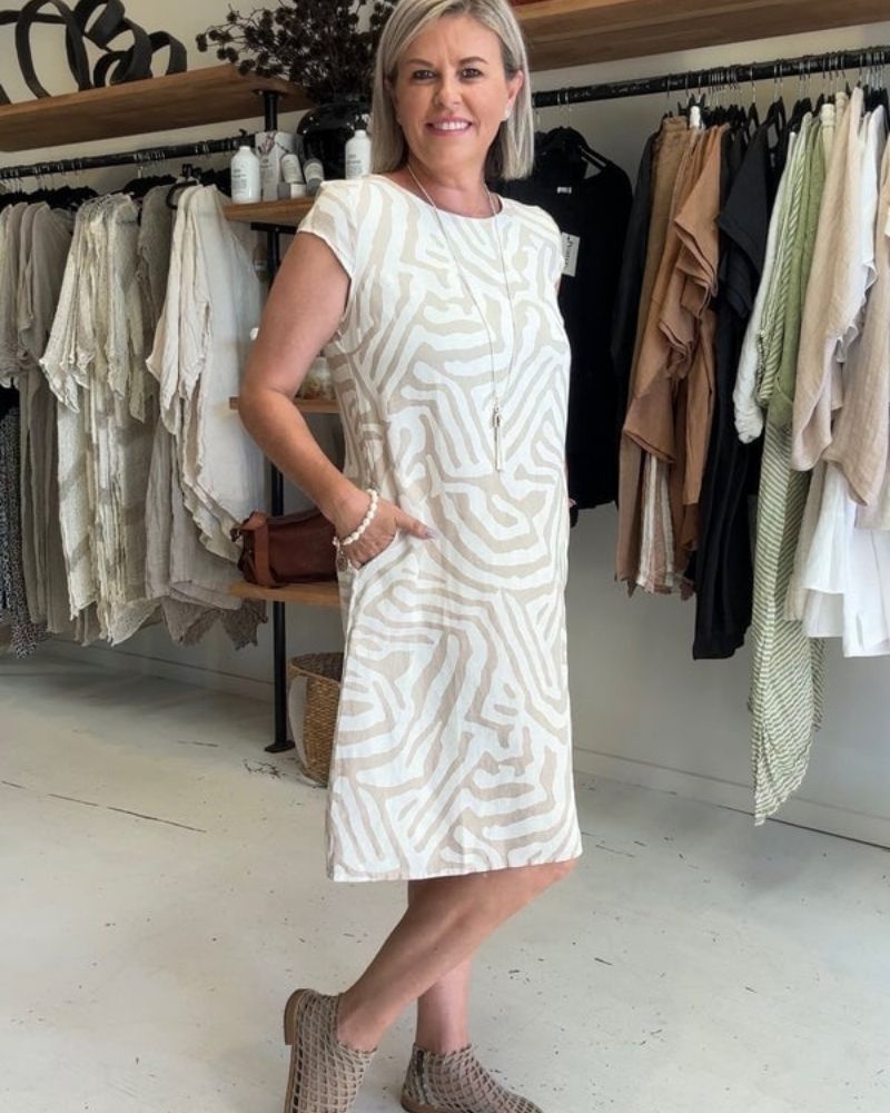 Clothestyle -  Sommerkjole med rund hals og flott trykk