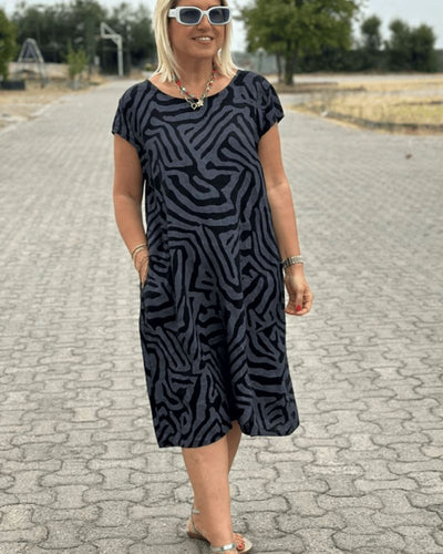 Clothestyle -  Sommerkjole med rund hals og flott trykk